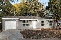 Building Photo - 3 Bedroom 1 Bath House with Fenced in Yard...