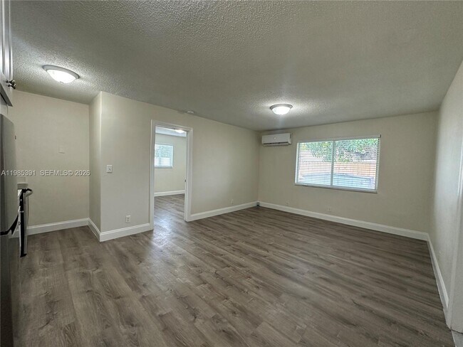 Building Photo - 5901 NE 18th Ave