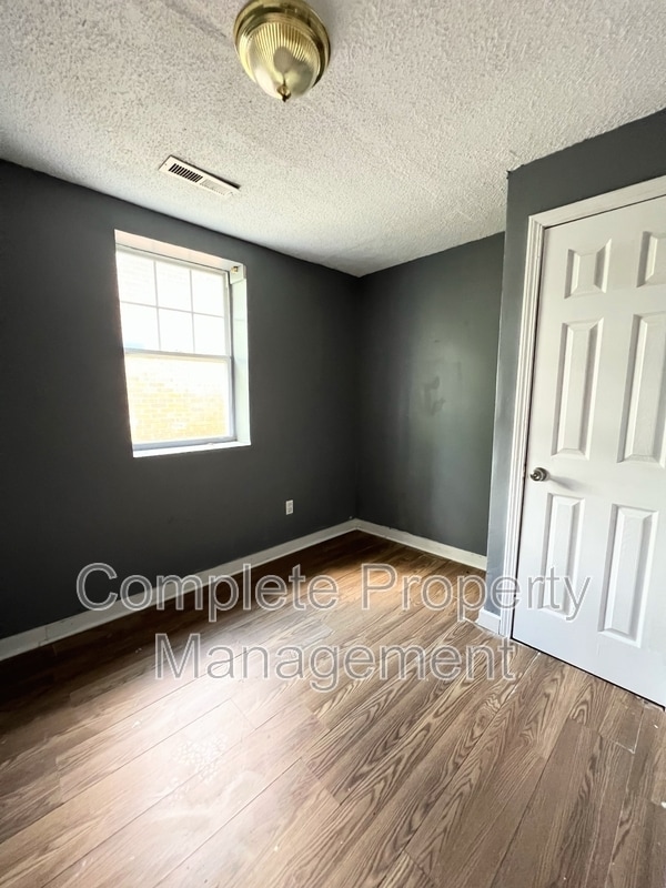 Building Photo - 1117 42nd Pl N