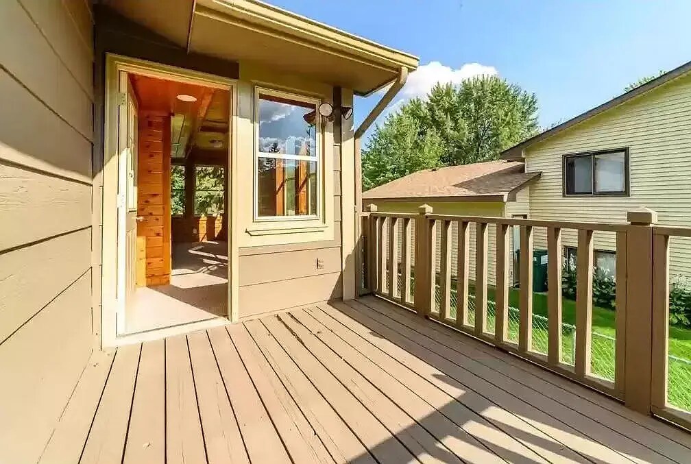 Deck - 10200 Fraizer St NE