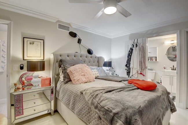 Building Photo - 274 Capri F