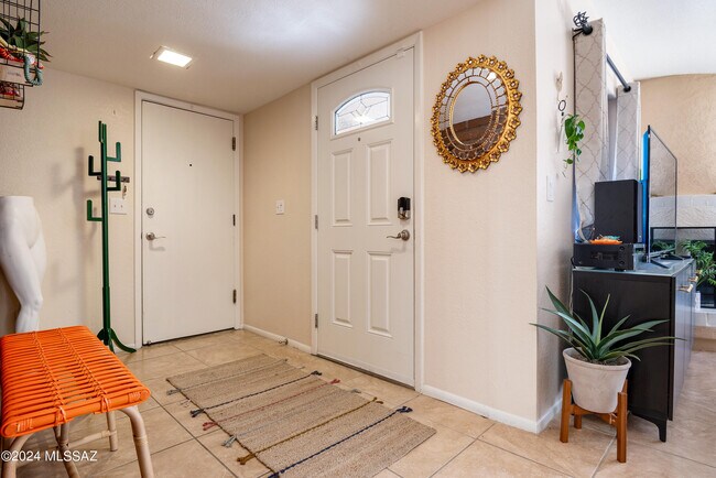 Building Photo - 1341 E Ellis Dr