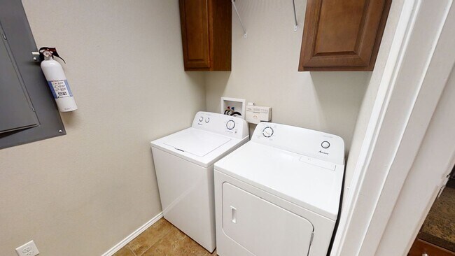 Building Photo - 1105 W 15th St