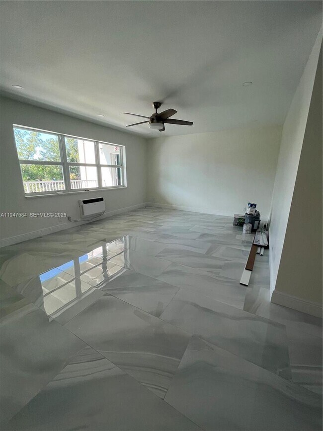 Building Photo - 3922 NE 166th St