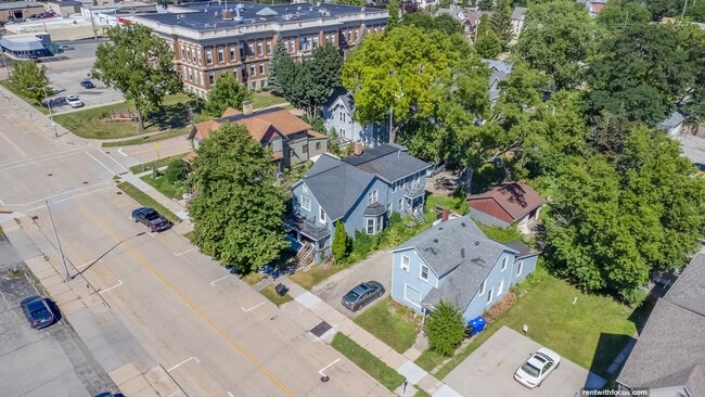 Building Photo - 318 N Oneida St