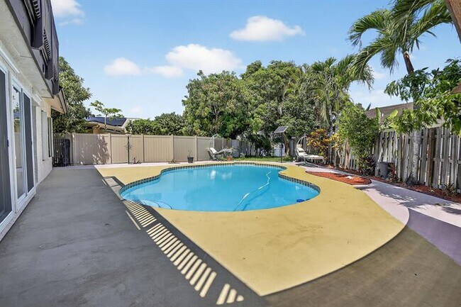 Building Photo - 8201 SW 57th St
