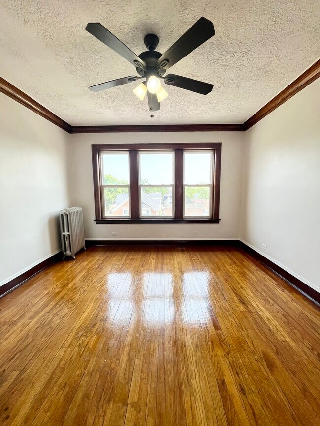 Building Photo - 2154 N Kildare Ave