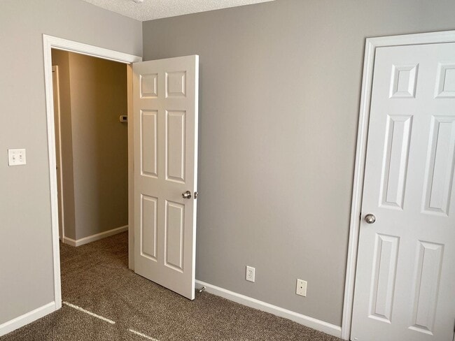 Building Photo - Great Rental....3/2 Bath, near playground,...