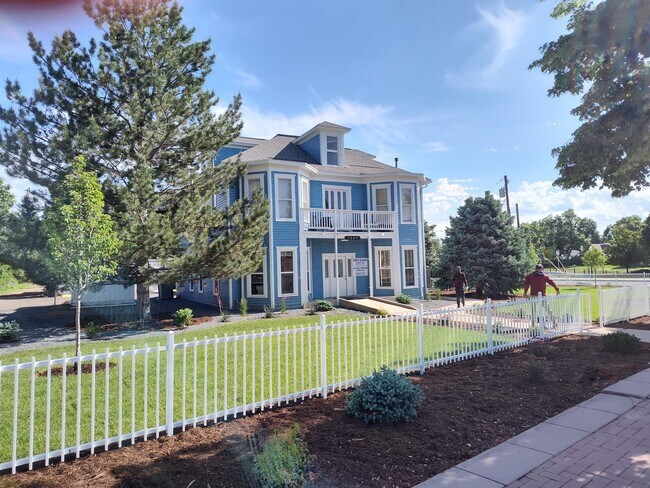 Building Photo - 7207 Grandview Ave