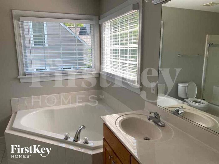 Building Photo - 307 Lucas Park Dr