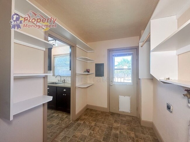 Building Photo - 1721 S Pacific St