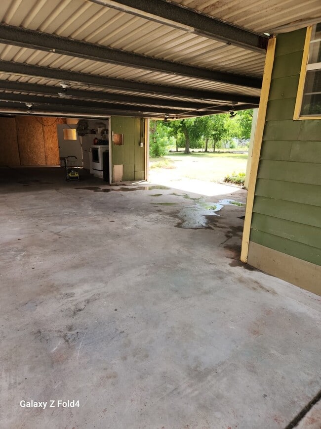 Building Photo - 1806 N Ave S