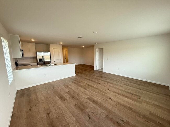 Building Photo - Four Bedroom/Two Bath - Summerdale