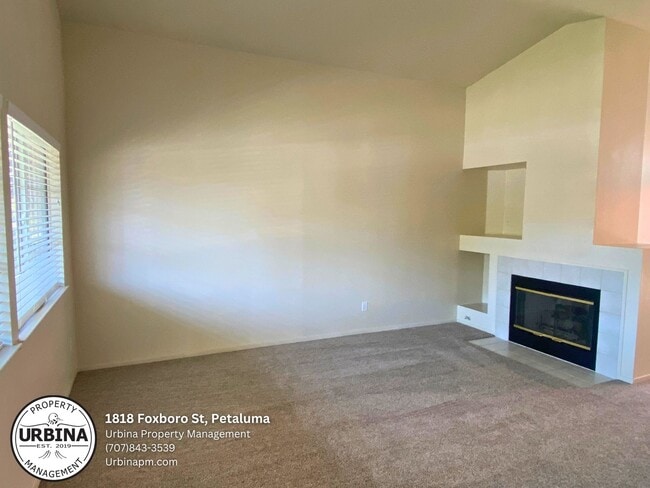Building Photo - Darling Petaluma East Side Home with RV Pa...