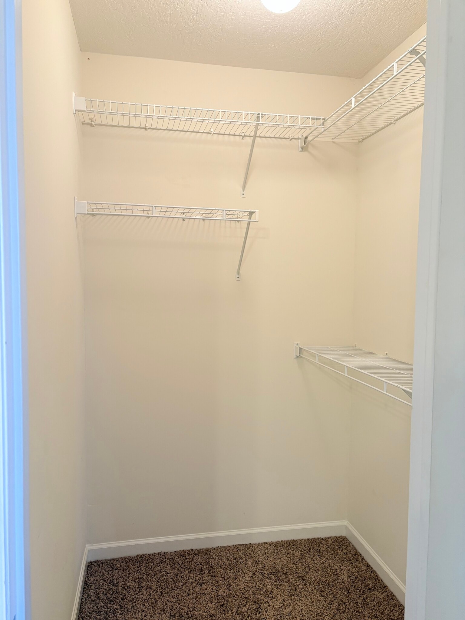 Building Photo - 2708 Lantern Walk SE