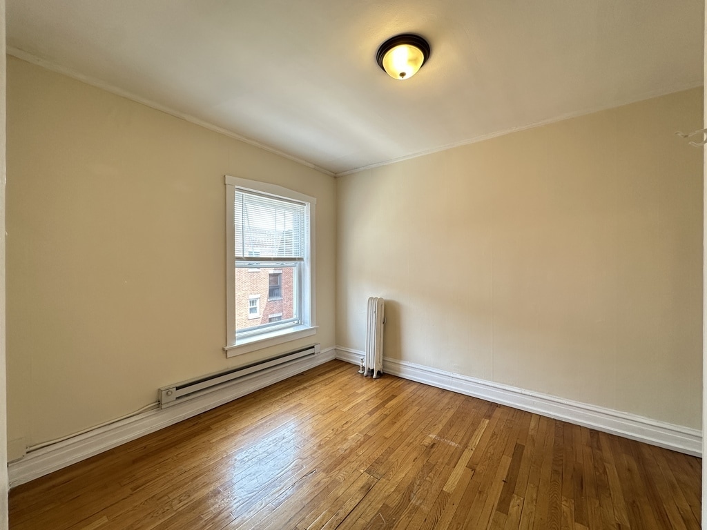 Building Photo - 850 W Cornelia Ave