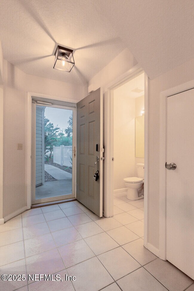 Building Photo - 1518 Spindrift Cir W