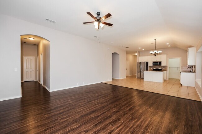 Building Photo - 636 Brooks St