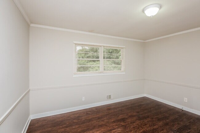 Building Photo - 1201 Valerie Woods Dr