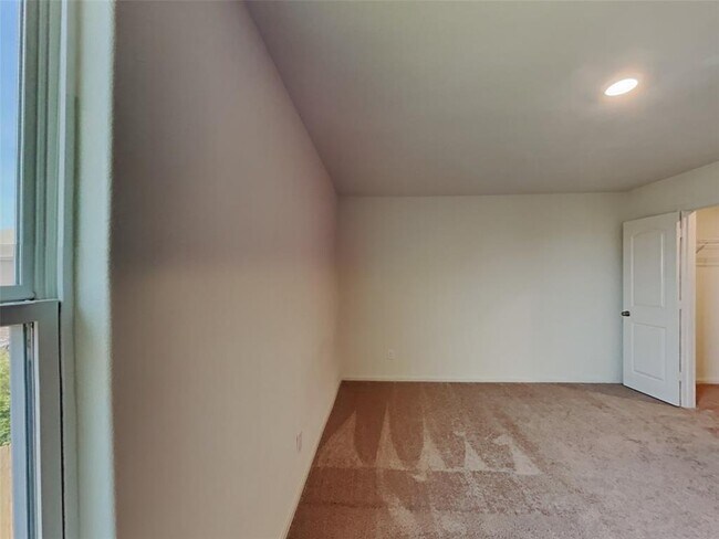 Building Photo - 105 Pettigrew Ct