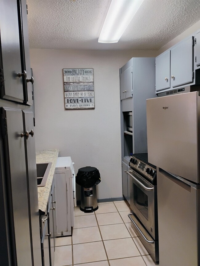 Building Photo - 710 W Cantu Rd