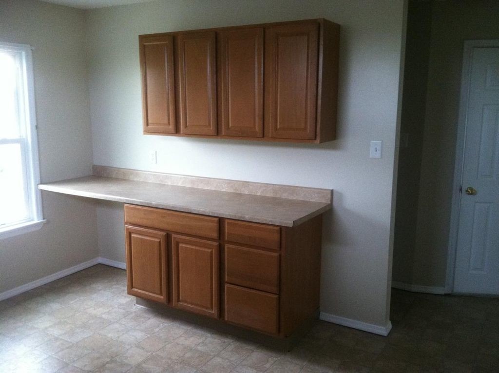 Building Photo - 302 S 2nd St