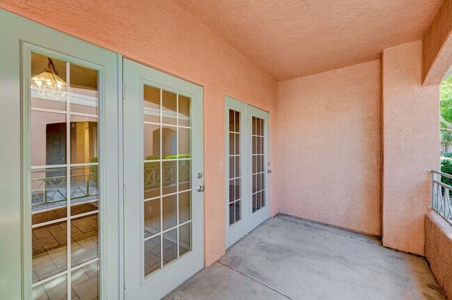 Building Photo - Beautifully Designed 2 Bedroom Condo in North Summerlin!