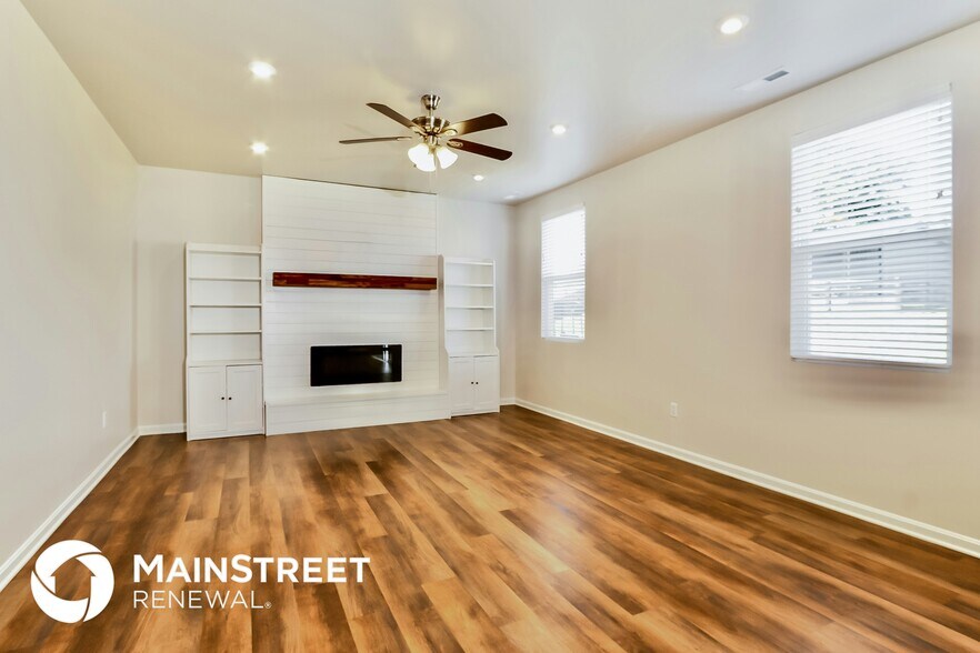 Building Photo - 443 Vildana Wy