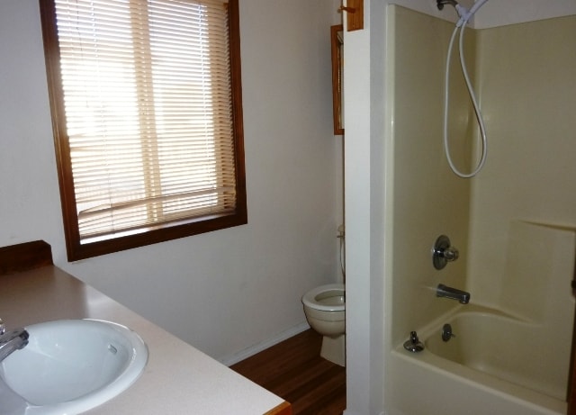 Building Photo - 620 Willow Dr