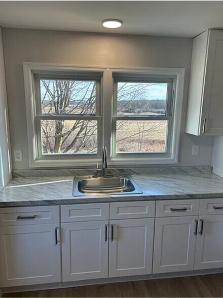 Building Photo - 982 S Schodack Rd