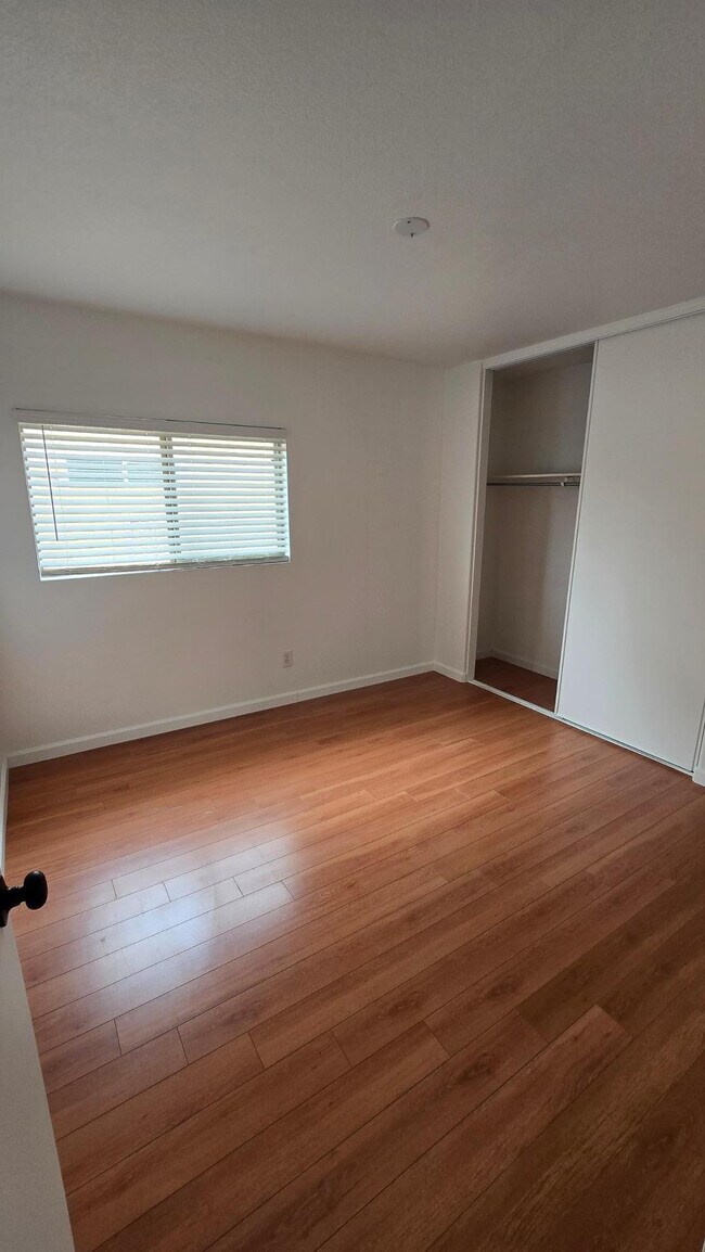 Building Photo - 15537 W Gelding Dr