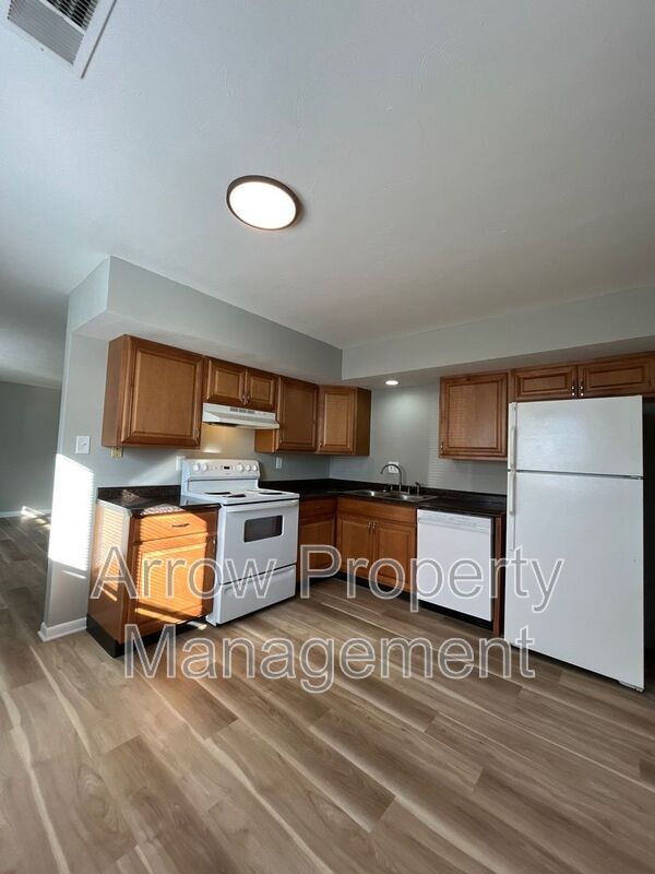 Building Photo - 440 Moffitt St