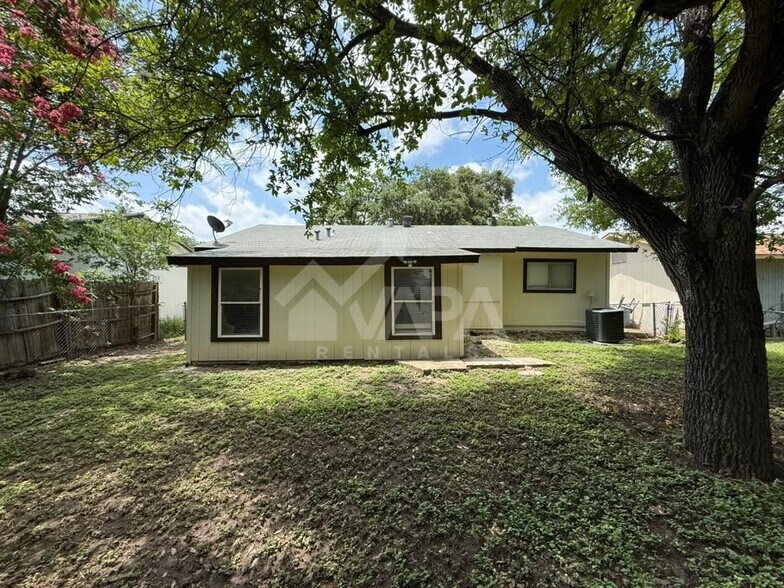 Building Photo - 4847 Featherock Dr
