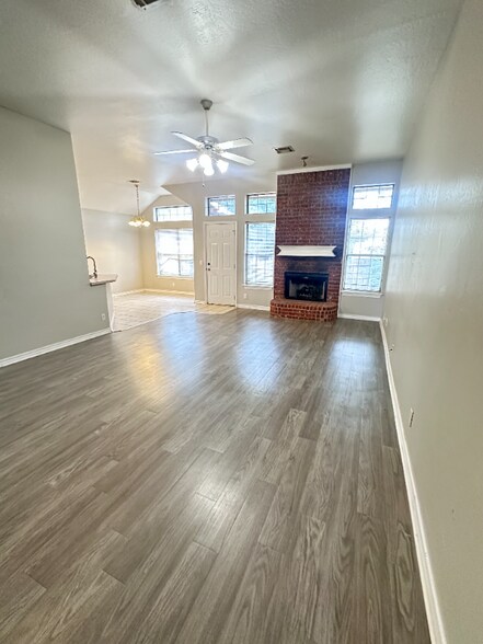 Building Photo - 412 McDonald Dr