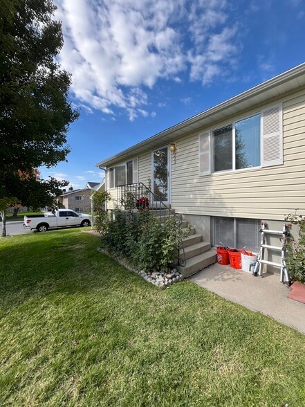 Front Door - 723 E 600 S