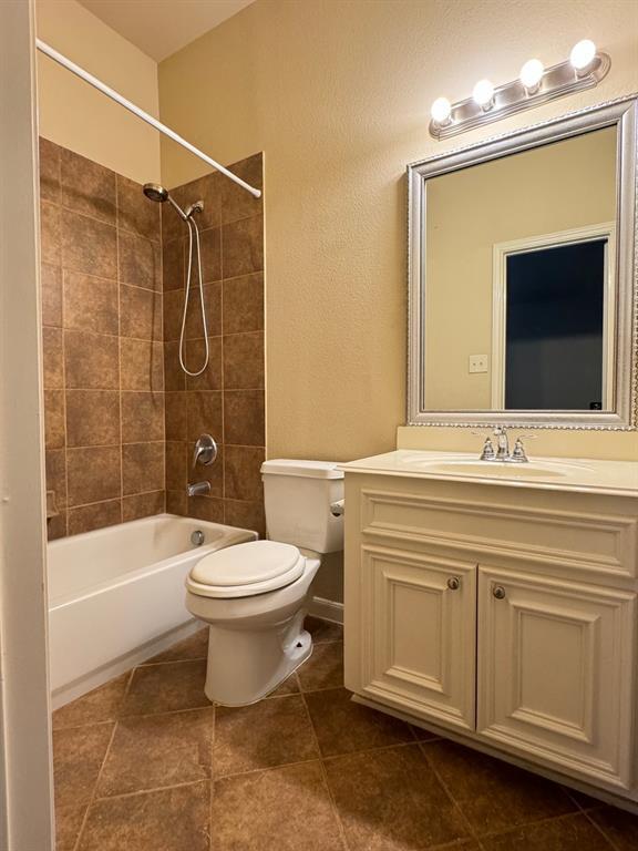Building Photo - 27926 Barberry Banks Ln