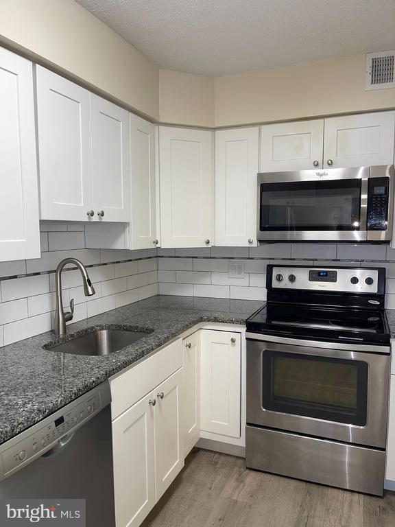 Building Photo - 1420 Locust St