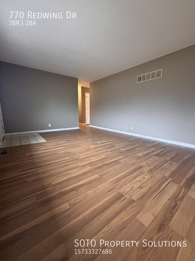 Building Photo - 770 Redwing Dr