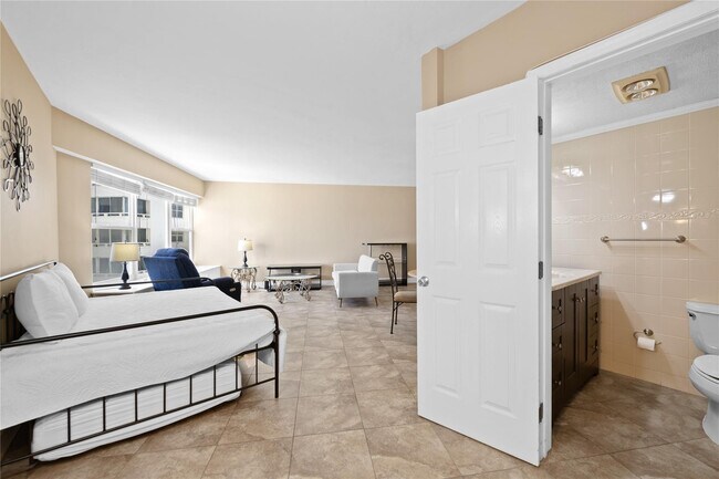 Building Photo - 3700 Galt Ocean Dr