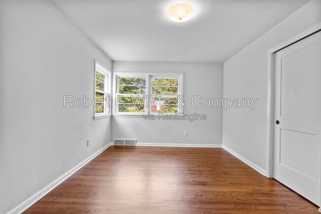 Building Photo - 851 Ward Ln