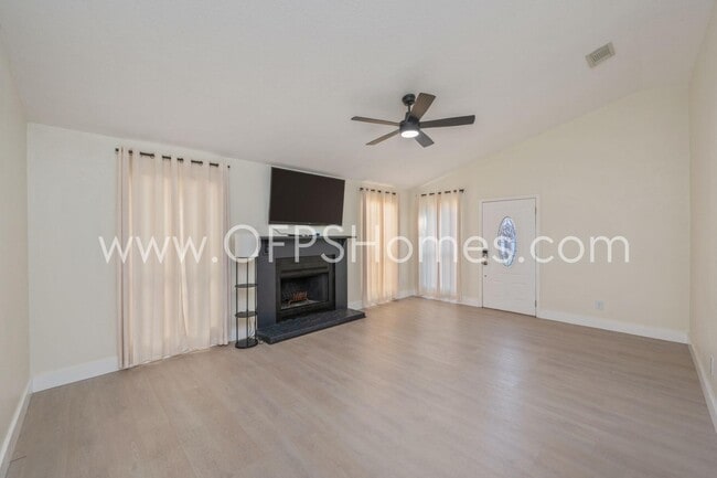 Building Photo - 211 Indian Oaks Dr