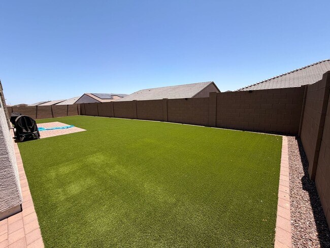 Building Photo - 20119 W Pinchot Dr