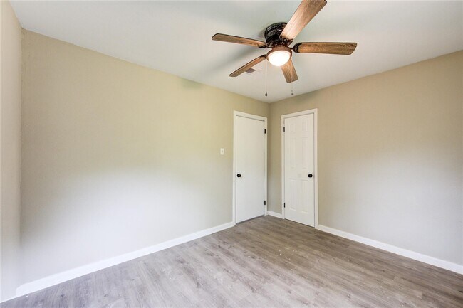 Building Photo - 808 TX-393 Loop