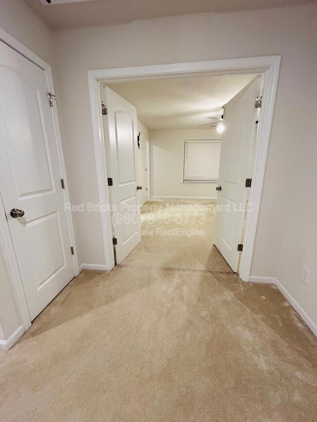 Building Photo - 9315 Grand Valley Dr