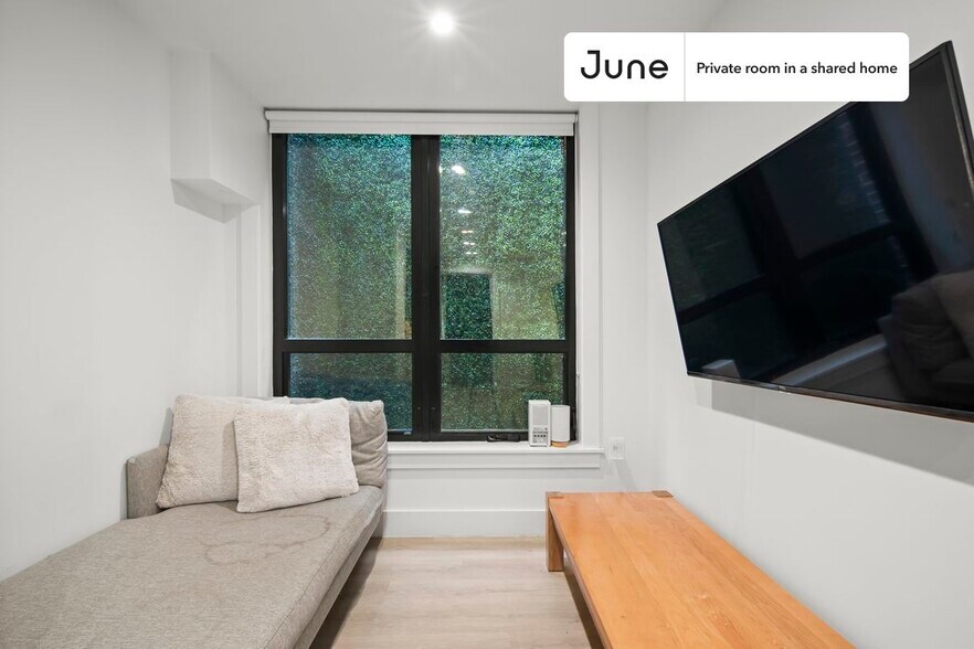 Building Photo - Room in Shared 4 bed/2 bath home in Dupont Circle