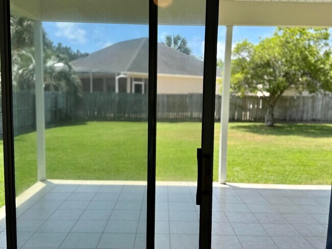 Building Photo - 90 Flamingo Dr
