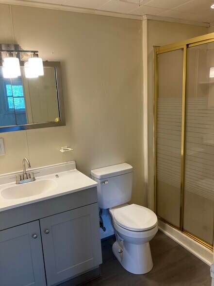 Bathroom - 6910 County Road 37