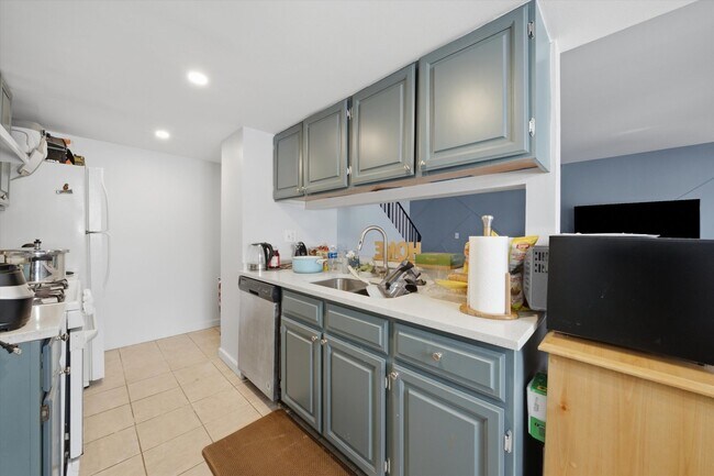 Building Photo - 1437 Sutter Dr