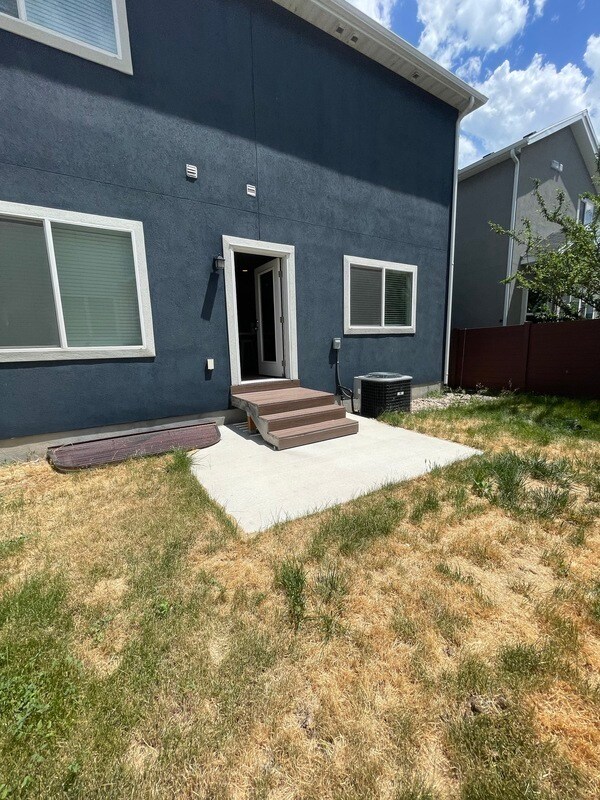 Building Photo - 521 N 20 W