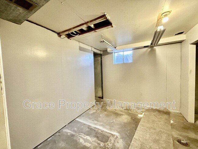 Building Photo - 2141 E 119th Pl